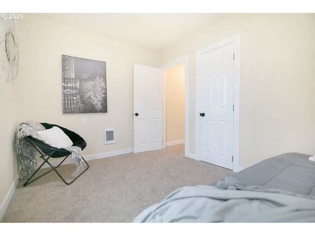 1214 S 5TH Ave, Kelso, WA 98626