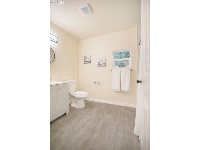 1214 S 5TH Ave, Kelso, WA 98626