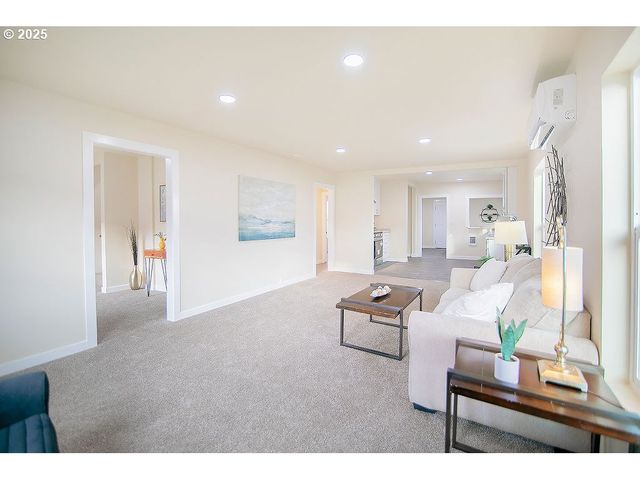 1214 S 5TH Ave, Kelso, WA 98626