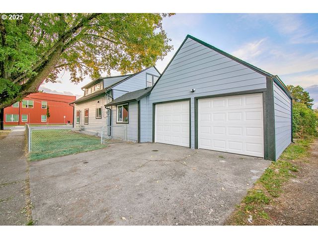 1214 S 5TH Ave, Kelso, WA 98626