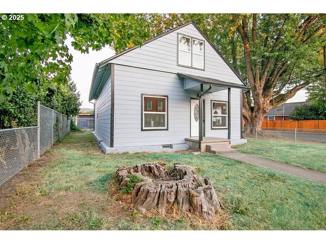 1214 S 5TH Ave, Kelso, WA 98626
