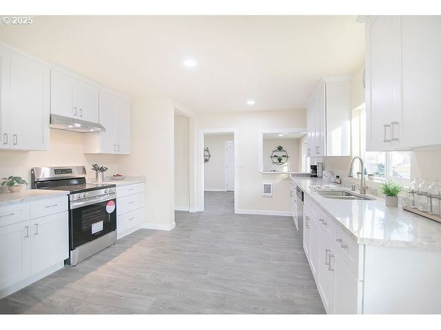 1214 S 5TH Ave, Kelso, WA 98626