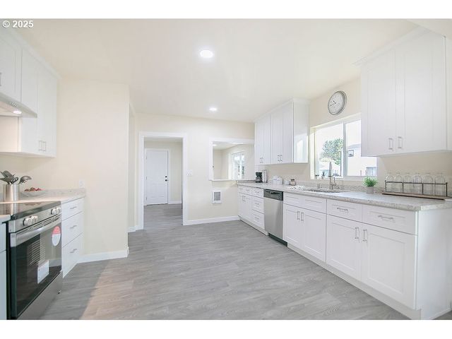1214 S 5TH Ave, Kelso, WA 98626