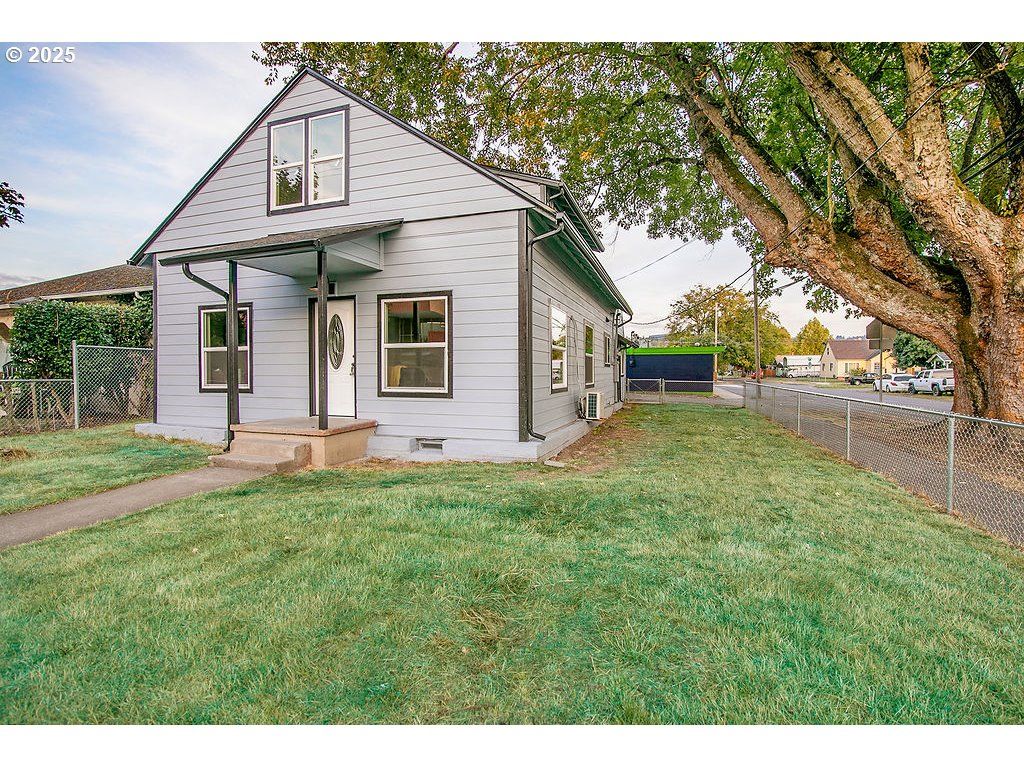 1214 S 5TH Ave, Kelso, WA 98626