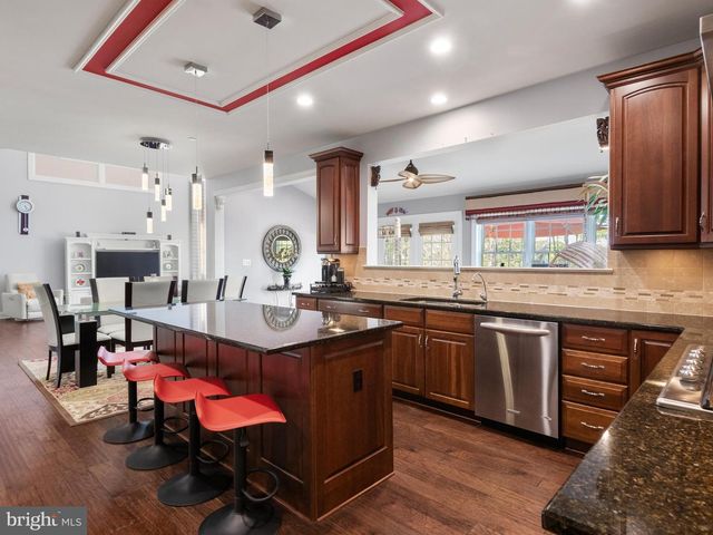 3805 WOODLAND DR, Newtown Square, PA 19073