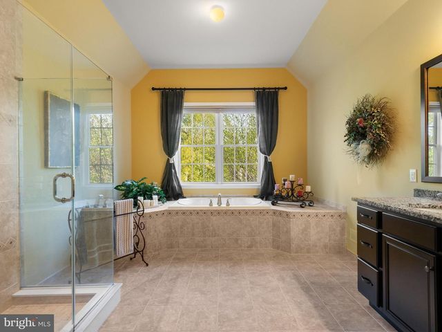 3805 WOODLAND DR, Newtown Square, PA 19073