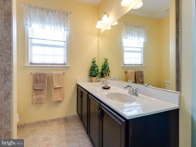 3805 WOODLAND DR, Newtown Square, PA 19073