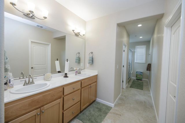 1521 Deborah Cir, Escalon, CA 95320