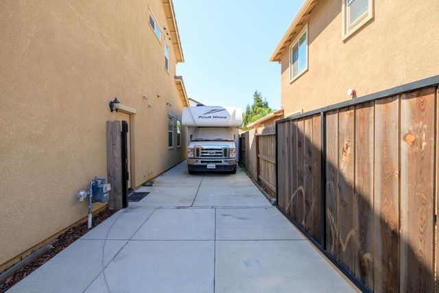 1521 Deborah Cir, Escalon, CA 95320