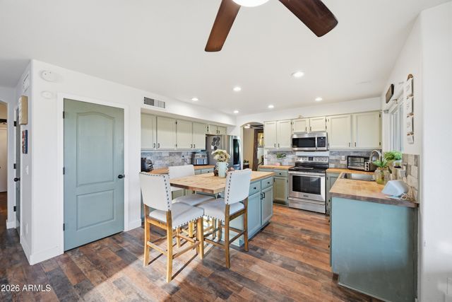 7231 E FAIRVIEW Avenue, Mesa, AZ 85208