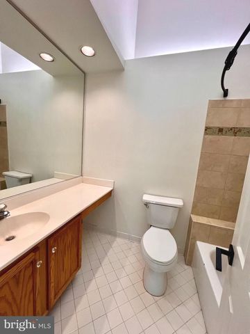 8527 FOUNTAIN VALLEY DR, Montgomery Village, MD 20886