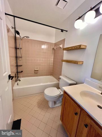 8527 FOUNTAIN VALLEY DR, Montgomery Village, MD 20886