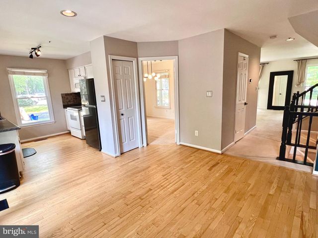 8527 FOUNTAIN VALLEY DR, Montgomery Village, MD 20886