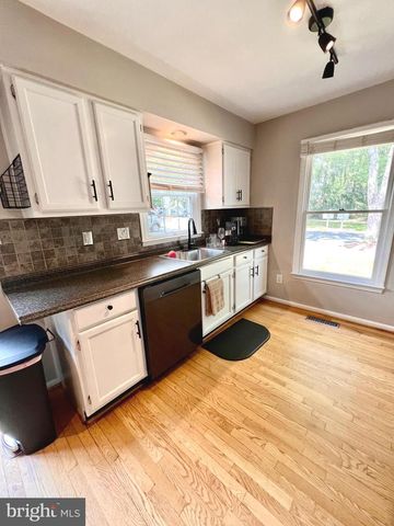 8527 FOUNTAIN VALLEY DR, Montgomery Village, MD 20886