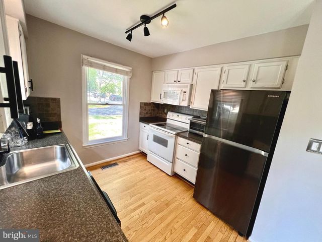8527 FOUNTAIN VALLEY DR, Montgomery Village, MD 20886