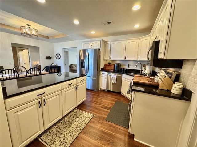 960 E Market Street, Warrensburg, MO 64093