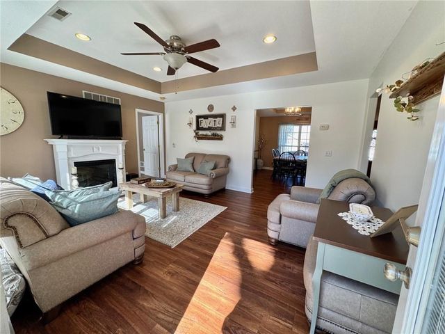 960 E Market Street, Warrensburg, MO 64093