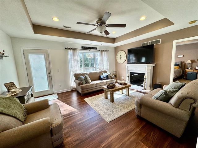 960 E Market Street, Warrensburg, MO 64093