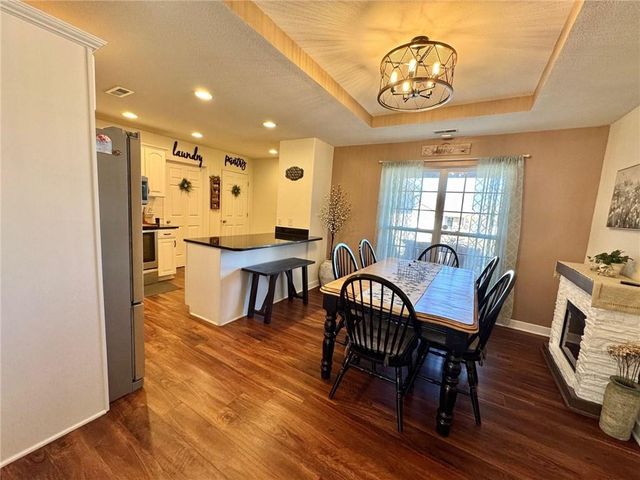 960 E Market Street, Warrensburg, MO 64093