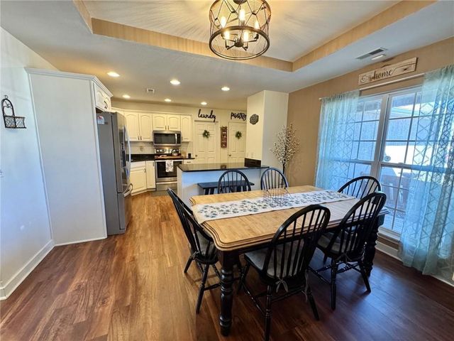 960 E Market Street, Warrensburg, MO 64093