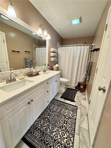 960 E Market Street, Warrensburg, MO 64093