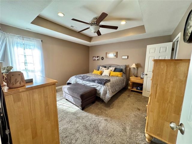 960 E Market Street, Warrensburg, MO 64093