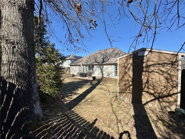 960 E Market Street, Warrensburg, MO 64093