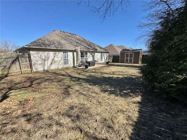 960 E Market Street, Warrensburg, MO 64093