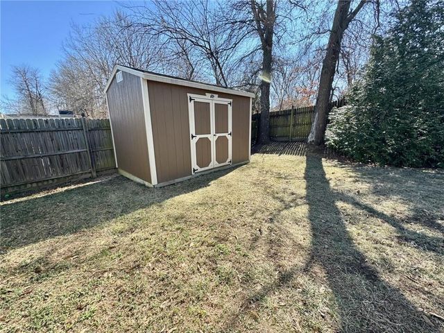 960 E Market Street, Warrensburg, MO 64093