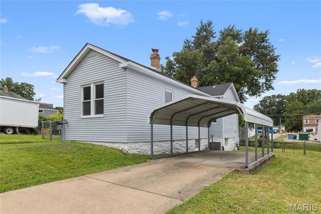 811 Regina Avenue, St Louis, MO 63125