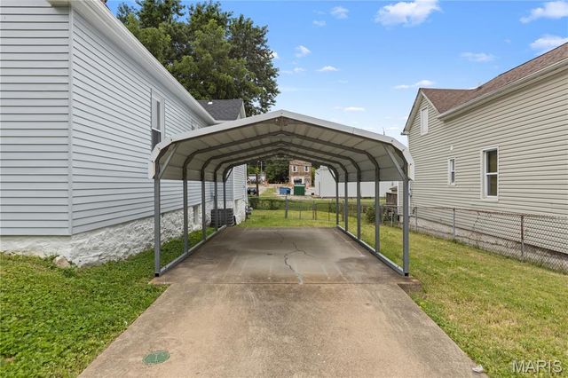 811 Regina Avenue, St Louis, MO 63125
