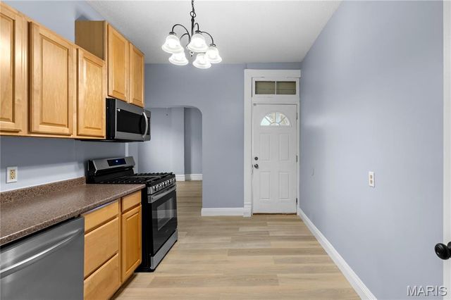 811 Regina Avenue, St Louis, MO 63125