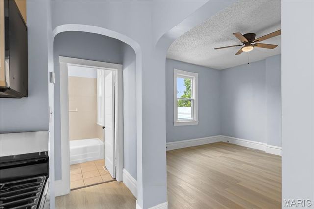 811 Regina Avenue, St Louis, MO 63125