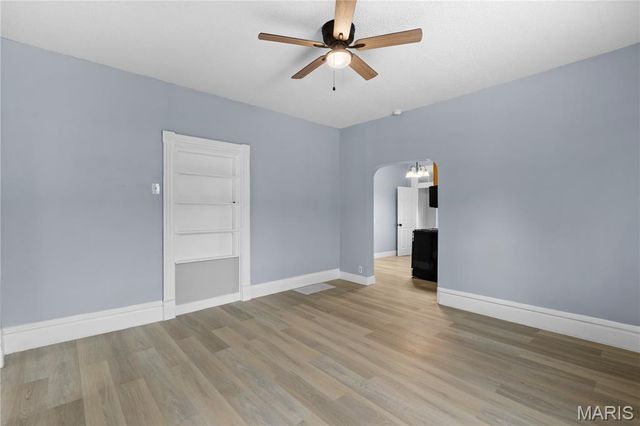 811 Regina Avenue, St Louis, MO 63125