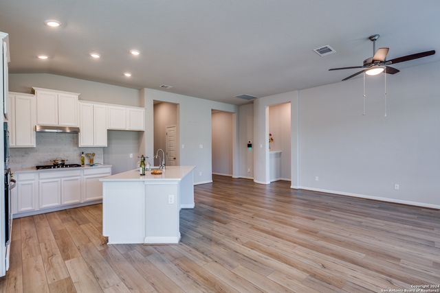 9543 Witten Dr, San Antonio, TX 78254