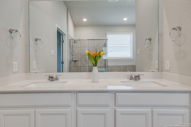 9543 Witten Dr, San Antonio, TX 78254