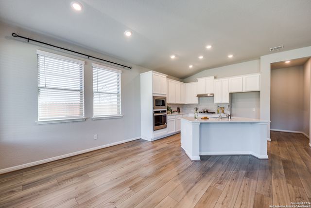 9543 Witten Dr, San Antonio, TX 78254