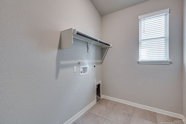 9543 Witten Dr, San Antonio, TX 78254