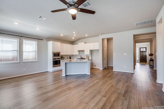 9543 Witten Dr, San Antonio, TX 78254