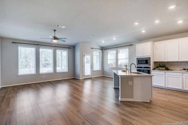 9543 Witten Dr, San Antonio, TX 78254