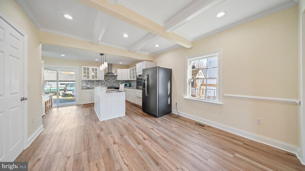 Image 14 of property listing at 301 E CHESTNUT ST, Delmar, MD 21875