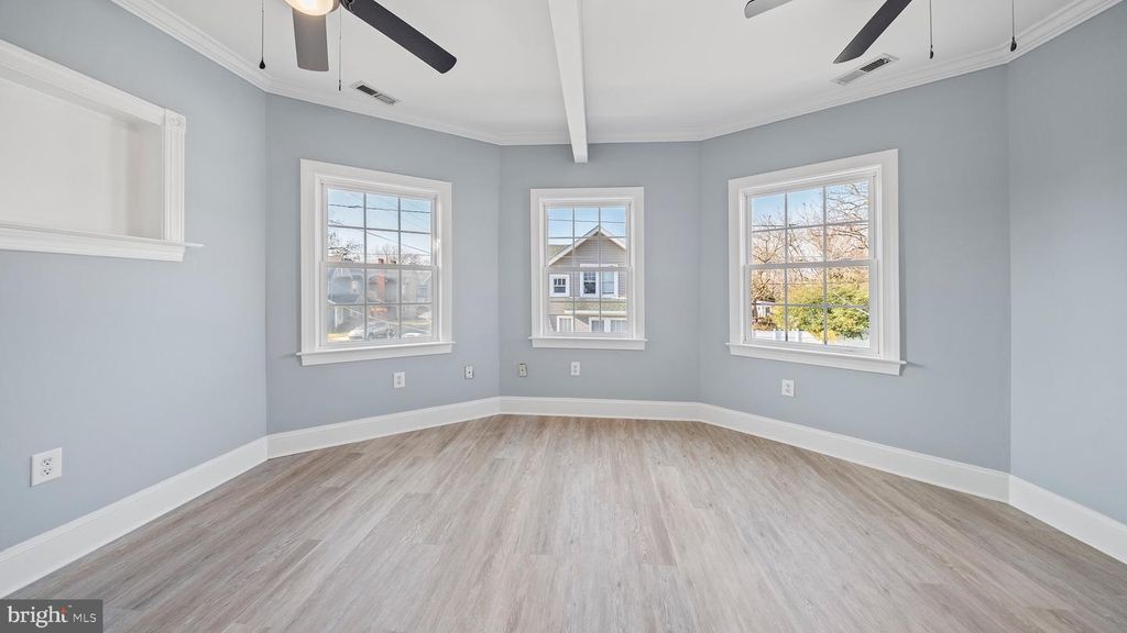 Image 25 of property listing at 301 E CHESTNUT ST, Delmar, MD 21875