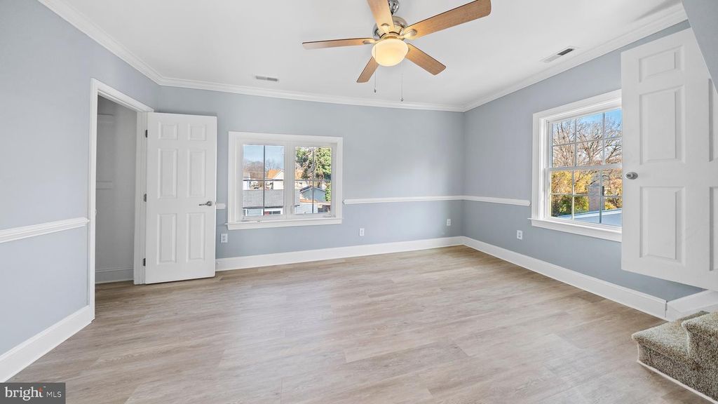 Image 27 of property listing at 301 E CHESTNUT ST, Delmar, MD 21875