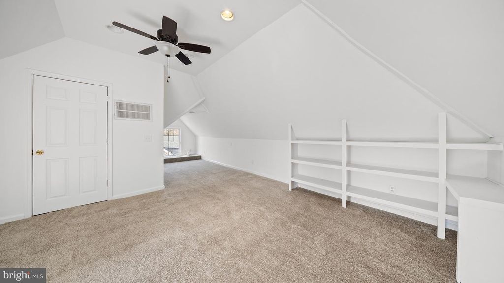 Image 34 of property listing at 301 E CHESTNUT ST, Delmar, MD 21875