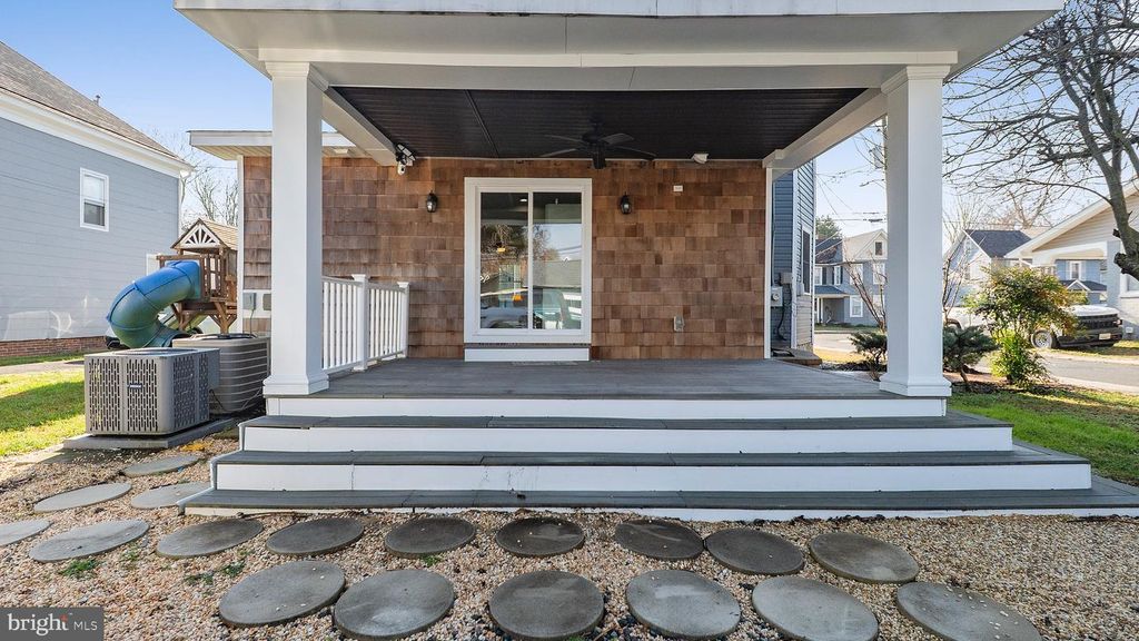 Image 6 of property listing at 301 E CHESTNUT ST, Delmar, MD 21875