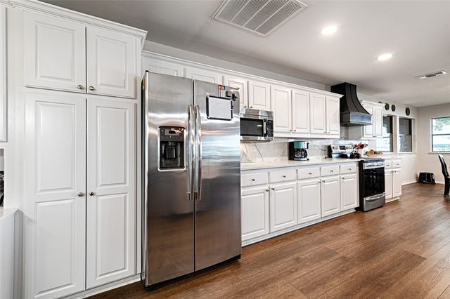156 Ocean Drive, Gun Barrel City, TX 75156
