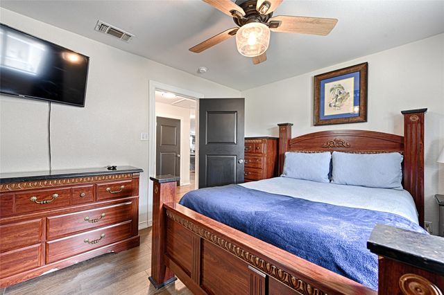 156 Ocean Drive, Gun Barrel City, TX 75156