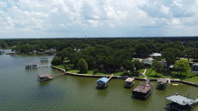 156 Ocean Drive, Gun Barrel City, TX 75156