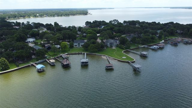 156 Ocean Drive, Gun Barrel City, TX 75156