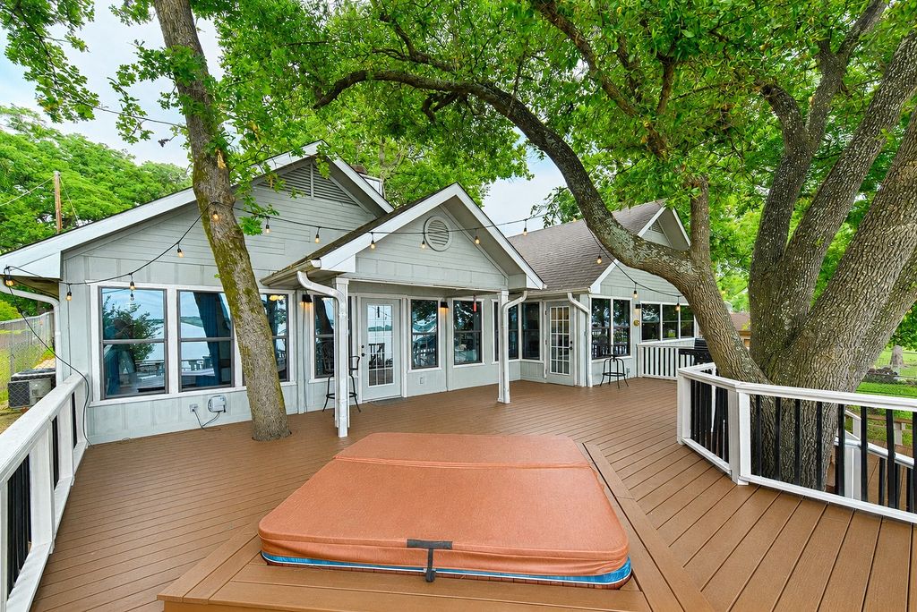 156 Ocean Drive, Gun Barrel City, TX 75156
